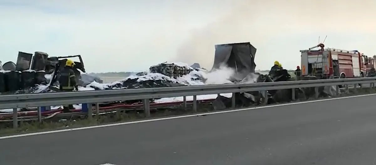 Detalji nesreće na autoputu kod Šimanovaca: Sudar dva kamiona izazvao detonacije