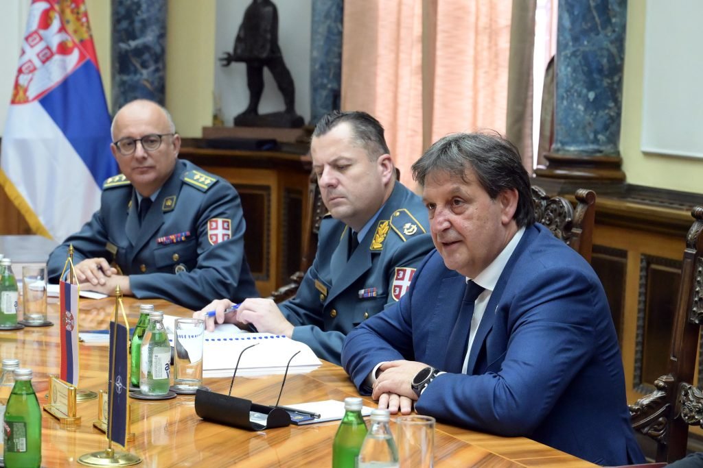 Gašić sa generalom Grinkevičem: Prioritet Srbije očuvanje stabilnosti u regionu