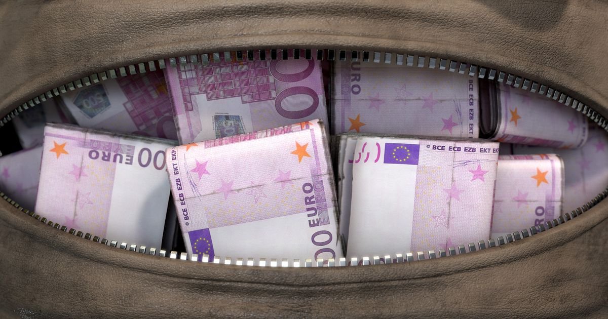 Lajoš je najpošteniji čovek u zemlji: Naleteo na gomilu novca u torbi i pronašao penzionera koju ju je izgubio