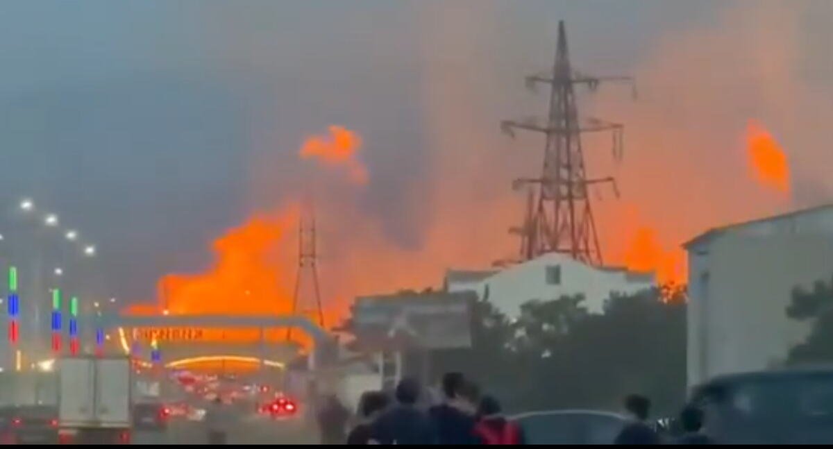 GASOVOD U PLAMENU: Ogroman požar u Dagestanu, evakuisano više od 100 ljudi (VIDEO)