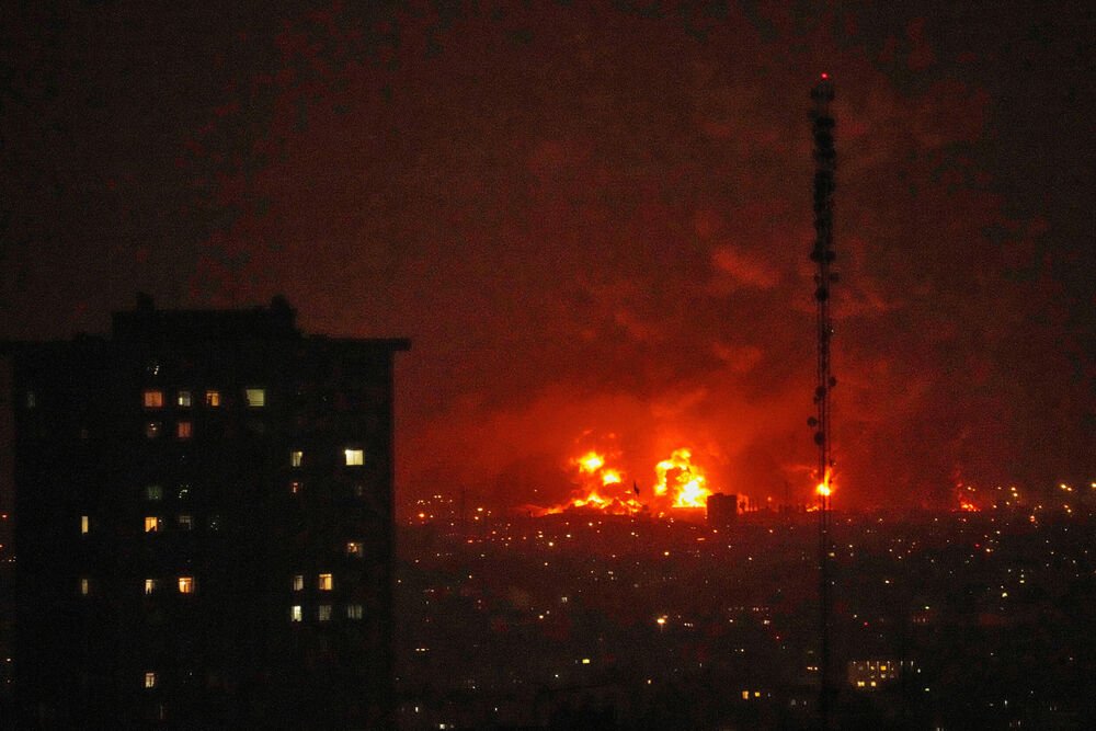 AMERIKA NAPALA IRAN, TRAMP KRENUO U BRUTALNU OSVETU! Žestoki udari širom zemlje, ODJEKUJU DETONACIJE! (MAPA)
