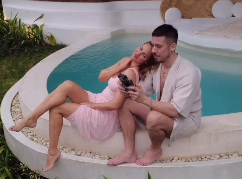 "POD KRILIMA BELOG ANĐELA" Nikola Rokvić i Bojana Barović prave građansko venčanje, a ovako su se zakleli pred Bogom (FOTO)