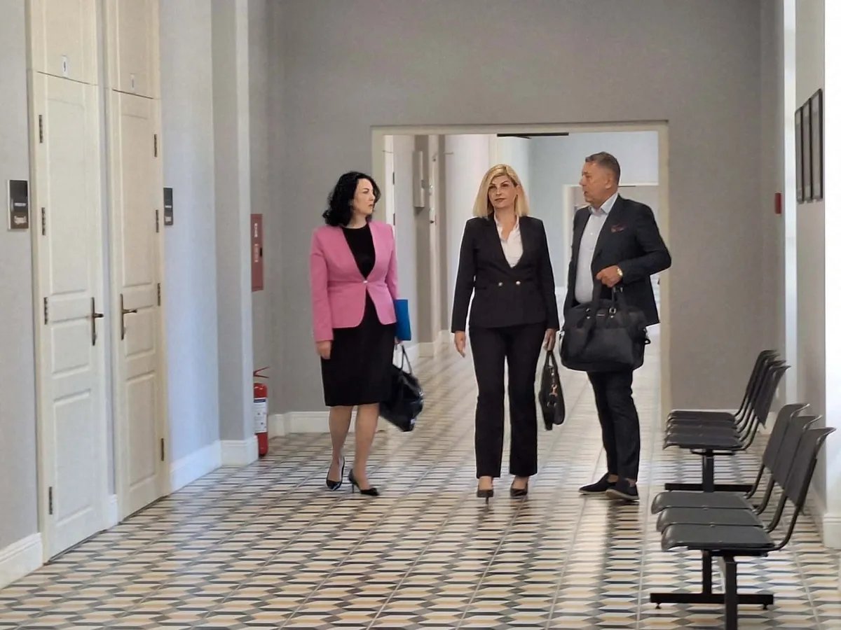 Počelo suđenje bivšoj gradonačelnici Niša za štetu od 250 miliona dinara u gradskom budžetu: Dragana Sotirovski se u sudnici zadržala 15 minuta