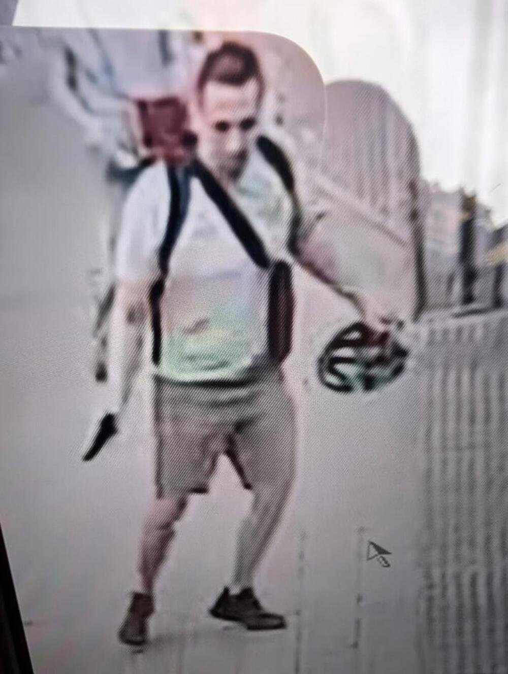 Ovo je ubica iz Barselone: Upucao muškarca u glavu u blizini policijske stanice, evo šta je sve imao na sebi (FOTO)