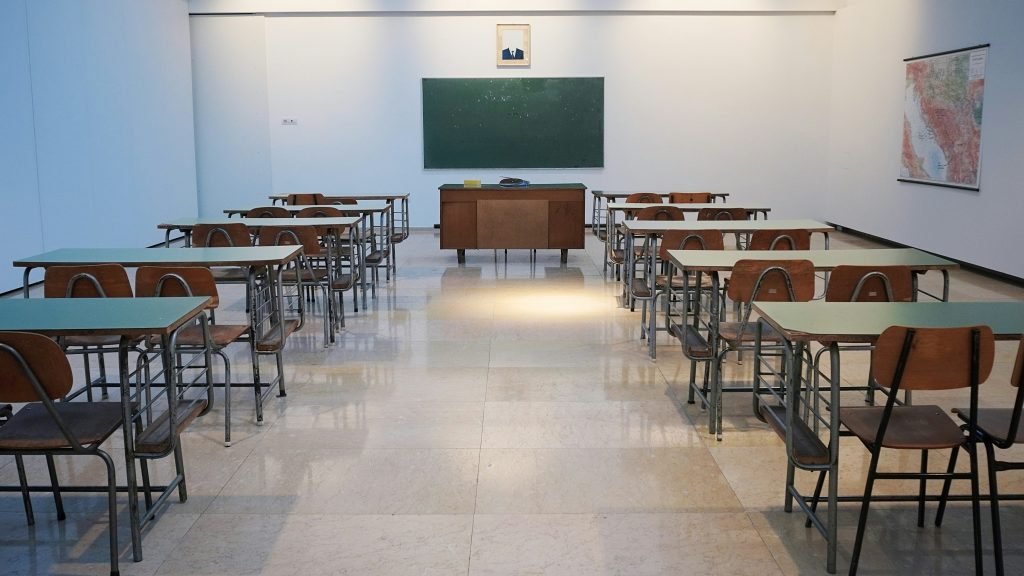 Osnovci u petak završavaju nastavu