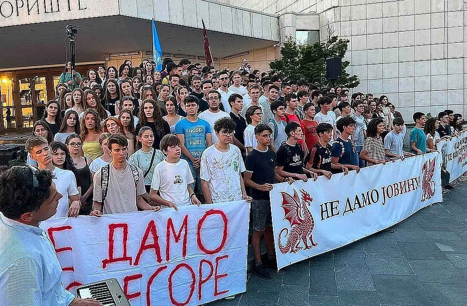 VIDEO "Poslednji čas Jovine": Učenici na protestu najavili bojkot nastave, nezadovoljni direktorom