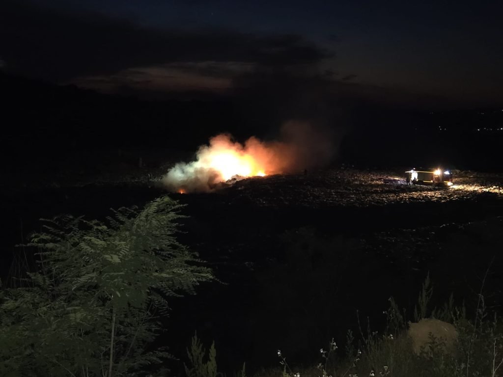 Požar na deponiji Gigoš: Lokalizovan brzom intervencijom vatrogasaca i zaposlenih (VIDEO)