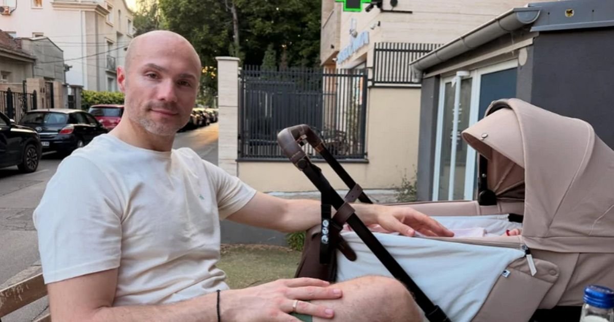 Aca Sofronijević izveo naslednicu u kafić: Uživali u lepom danu pa opalili selfi - muzičar opisom nasmejao sve