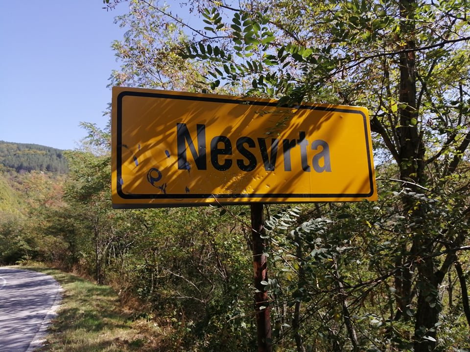 U selu Nesvrta kod Grdelice ostalo desetak starina: Poslednja kiša oštetila loš put, kad padne - "nema nigde"