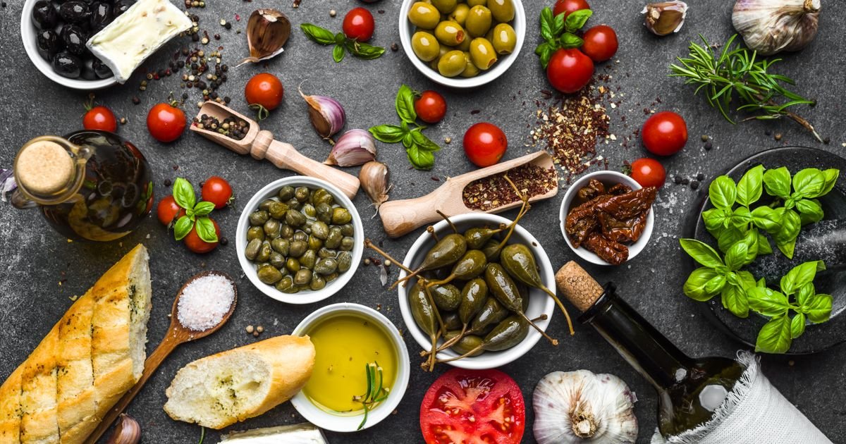 Mediteranski začini su tajna dugovečnosti: Rastu na balkonu, jačaju organizam i pretvaraju svako jelo u lek