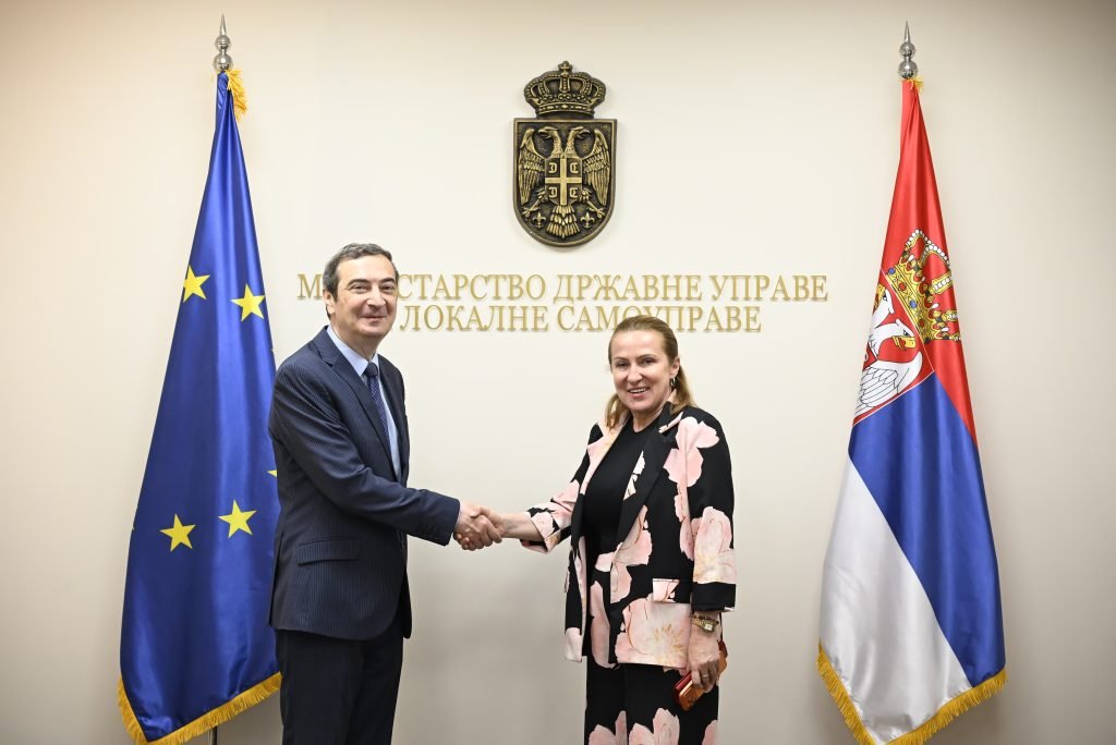 Paunović sa ambasadorom Azerbejdžana o saradnji i modernizaciji javne uprave
