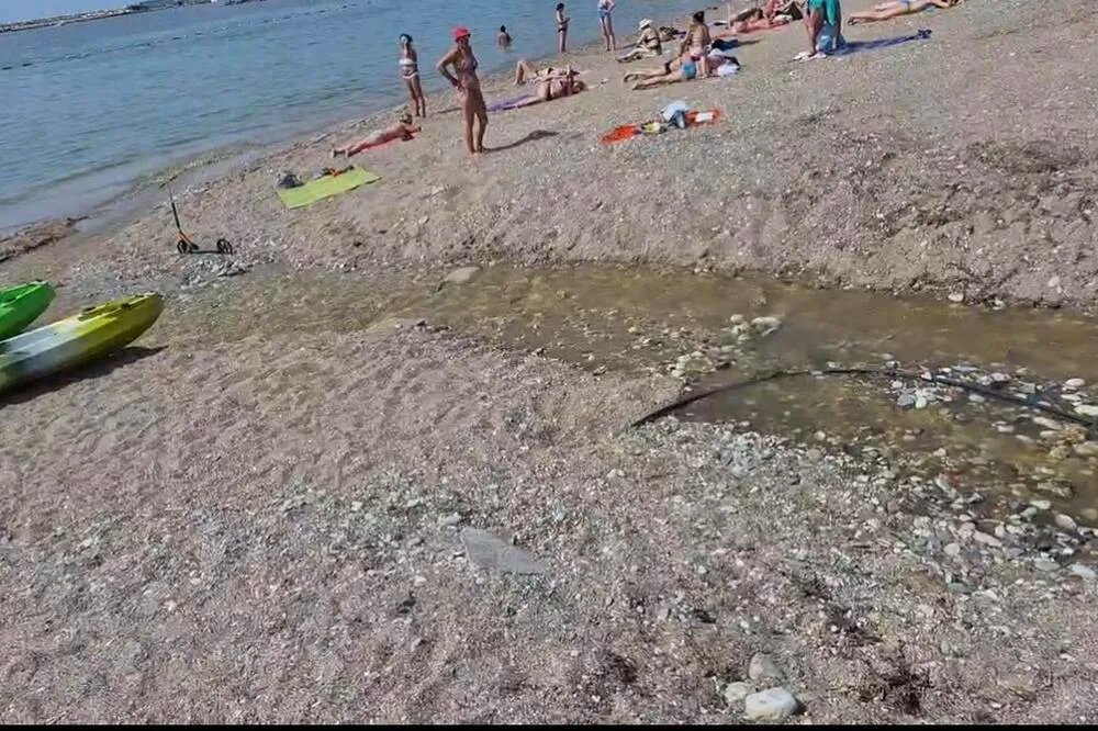 Neslavan početak turističke sezone u Budvi: Kanalizacija se ponovo izlila u more