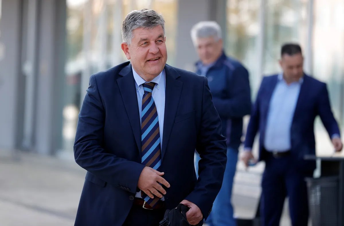 Ukinuta suspenzija sudiji koji se unosio đacima u lice, posle čega je dobio orden od Vučića: Vređao kolege, sada komisija FSS donela odluku o njemu