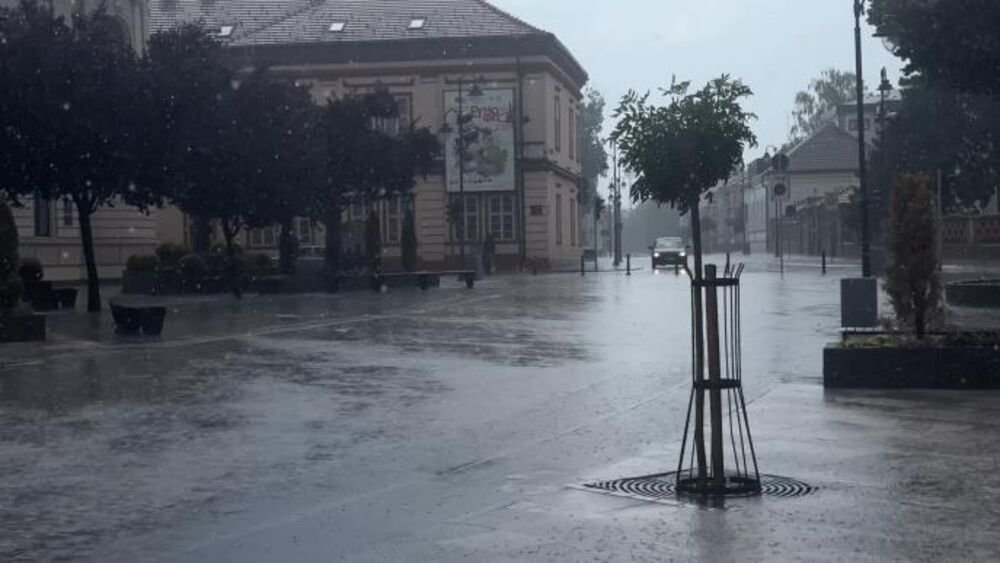 Kiša pljušti u celoj Srbiji: Ova dva dela na udaru jakog nevremena, stiglo novo upozorenje RHMZ
