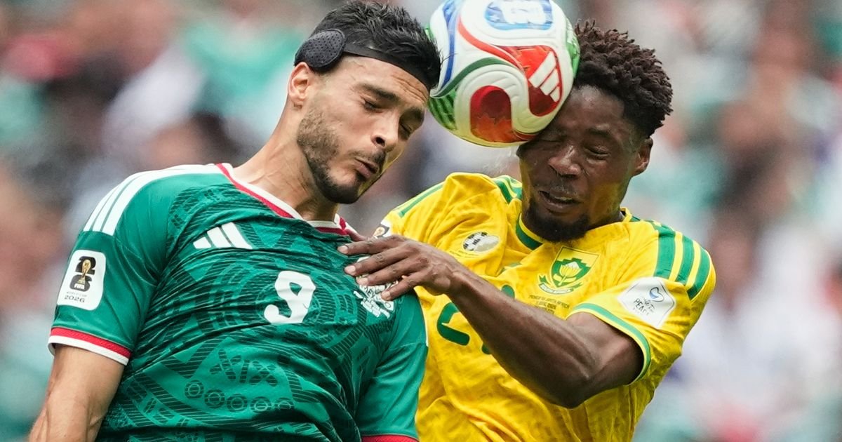 Meksiko - Južna Afrika: Šok na početku drugog poluvremena, sudija odmah pokazao crveni karton!
