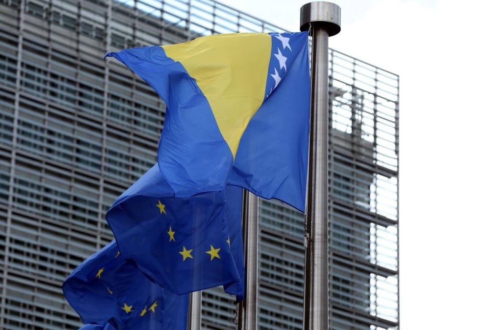 PODRŠKA ULASKU BIH U EU PORASLA NA 74 ODSTO! Građani traže hitnu borbu protiv korupcije