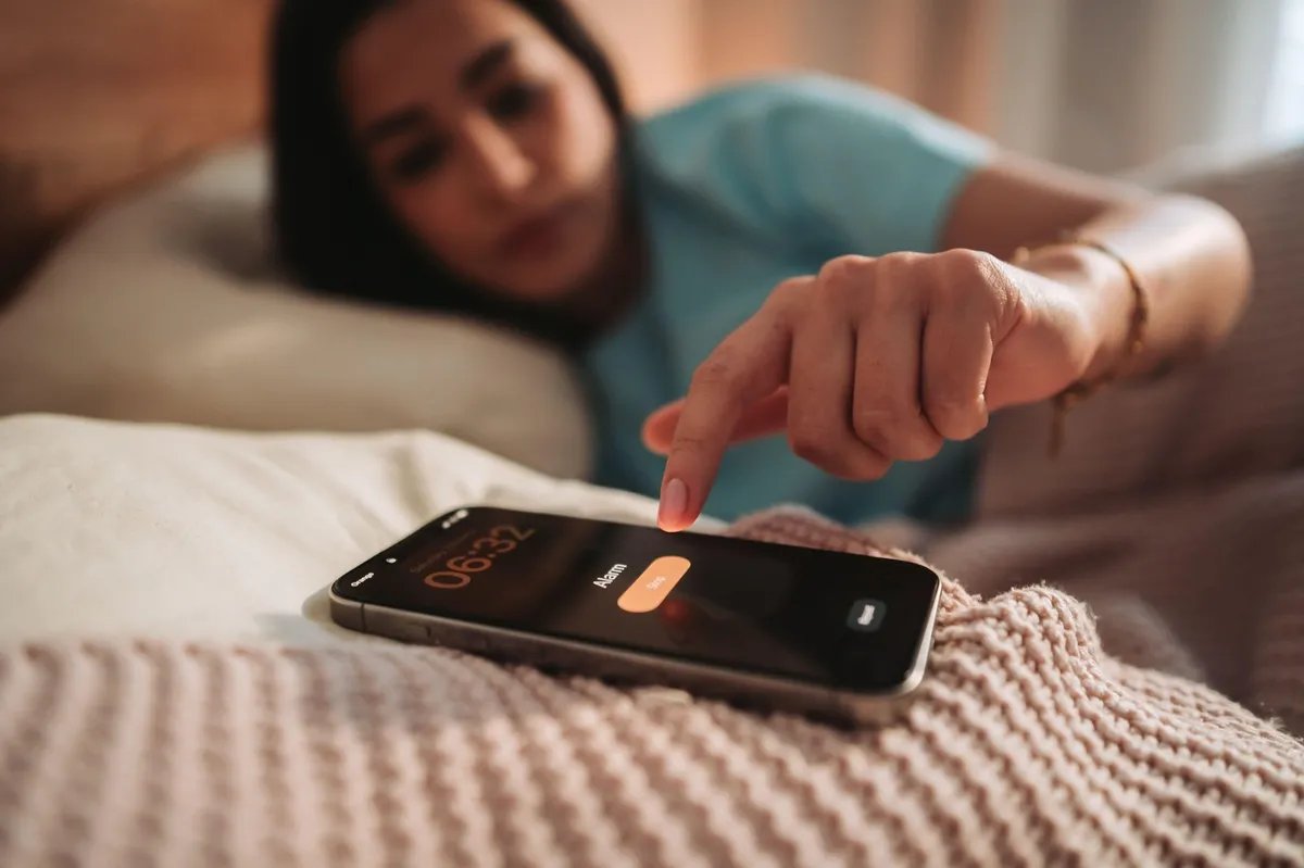 Navijate nekoliko alarma za jutarnje buđenje? Pravite veliku grešku