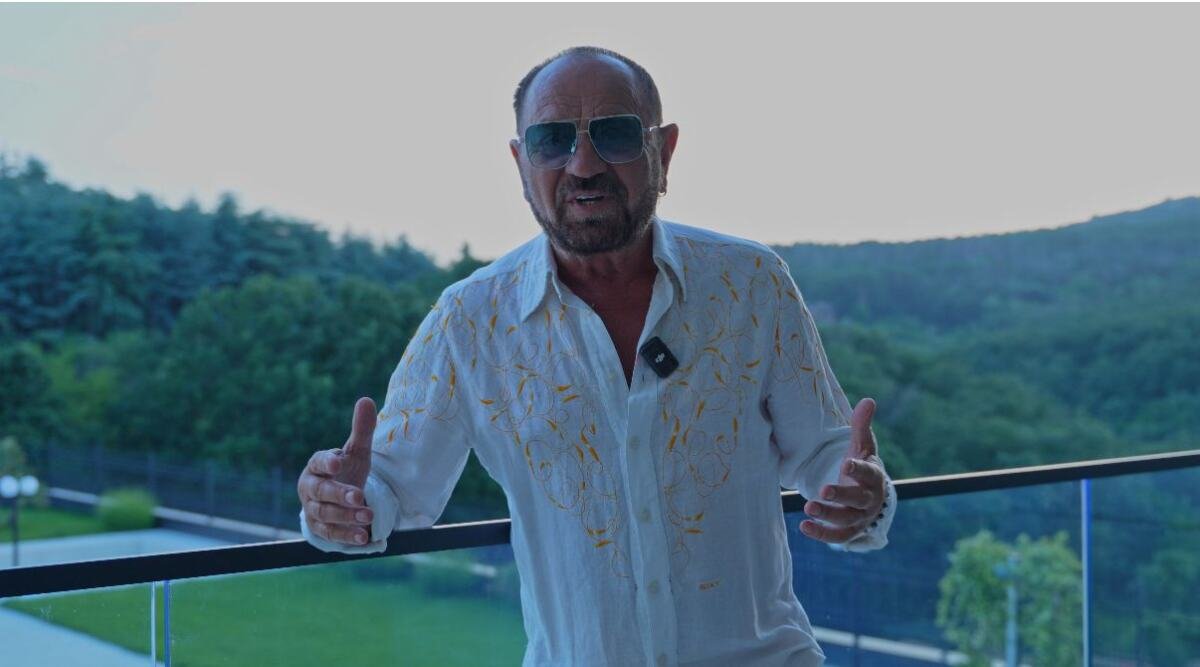 "NAS PETORO JE BILO KAO FAMILIJA" Mile Kitić se prisetio saradnje s Južnim vetrom: Pre toga bio sam kafanski pevač, nisam imao hit