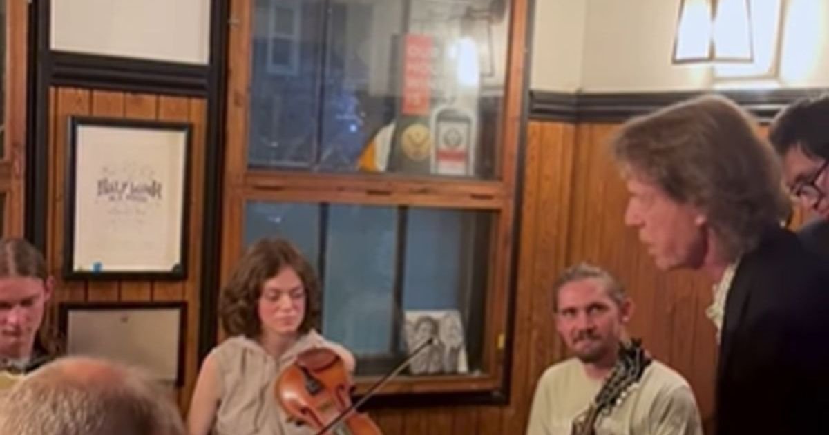 Legendarni pevač iznenadio obožavaoce i održao koncert sa studentima