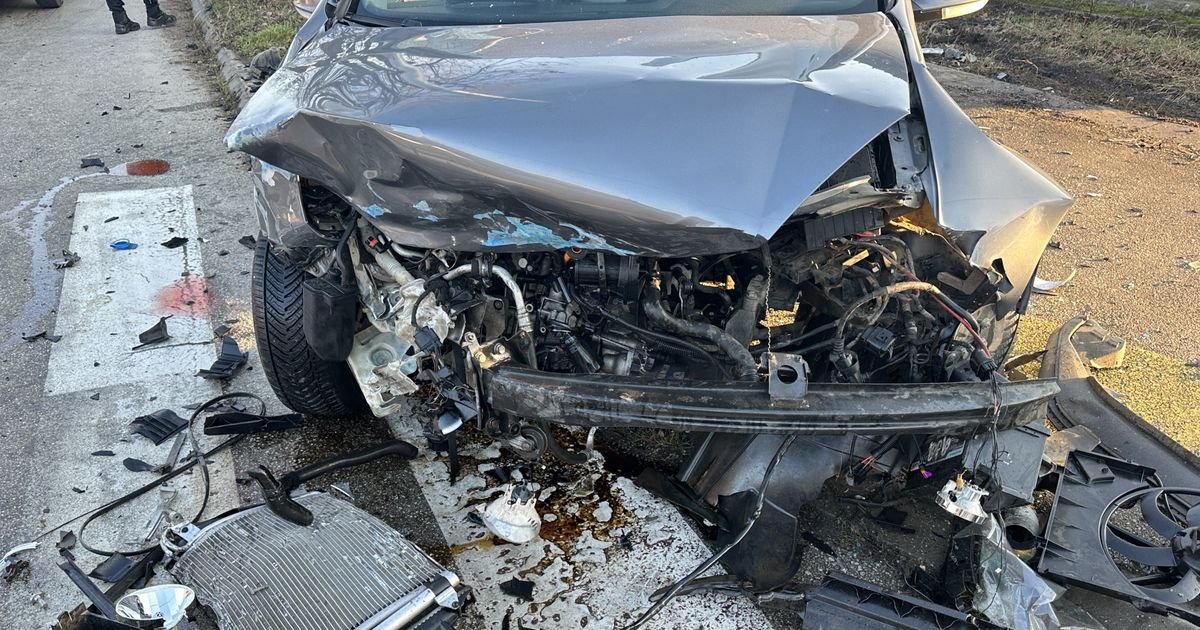 "Pasat" sleteo sa puta i zakucao se u kuću kod Pljevaljske petlje!