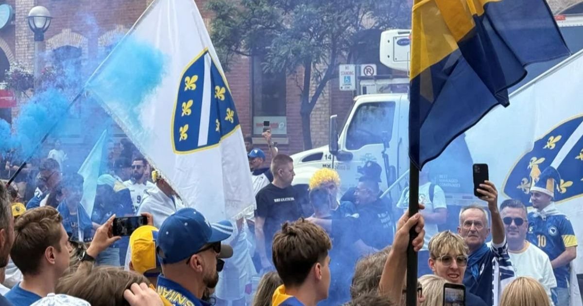 Kao usred Sarajeva! Toronto "gori" zbog Zmajeva, navijači BiH uglas pevaju: Poljem se širi miris ljiljana"