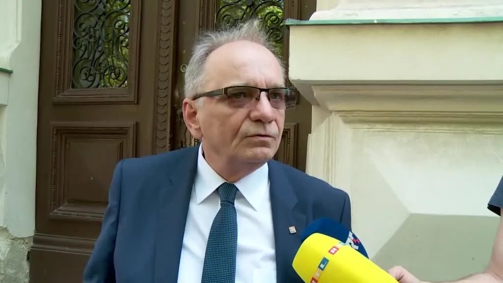 Milanović oduzeo Glavašu odlikovanja koja mu je dodelio Tuđman