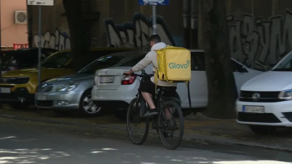 "Ako nešto novca ostane za mene, to je sića od bakšiša": Kako u Srbiji izgleda život stranih radnika