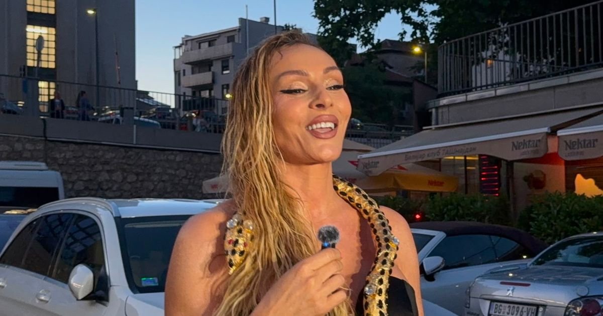 Anabela sa zmijom oko vrata došla na koncert Devedesetih, pa priznala zašto Vesna i Đole Đogani ne nastupaju