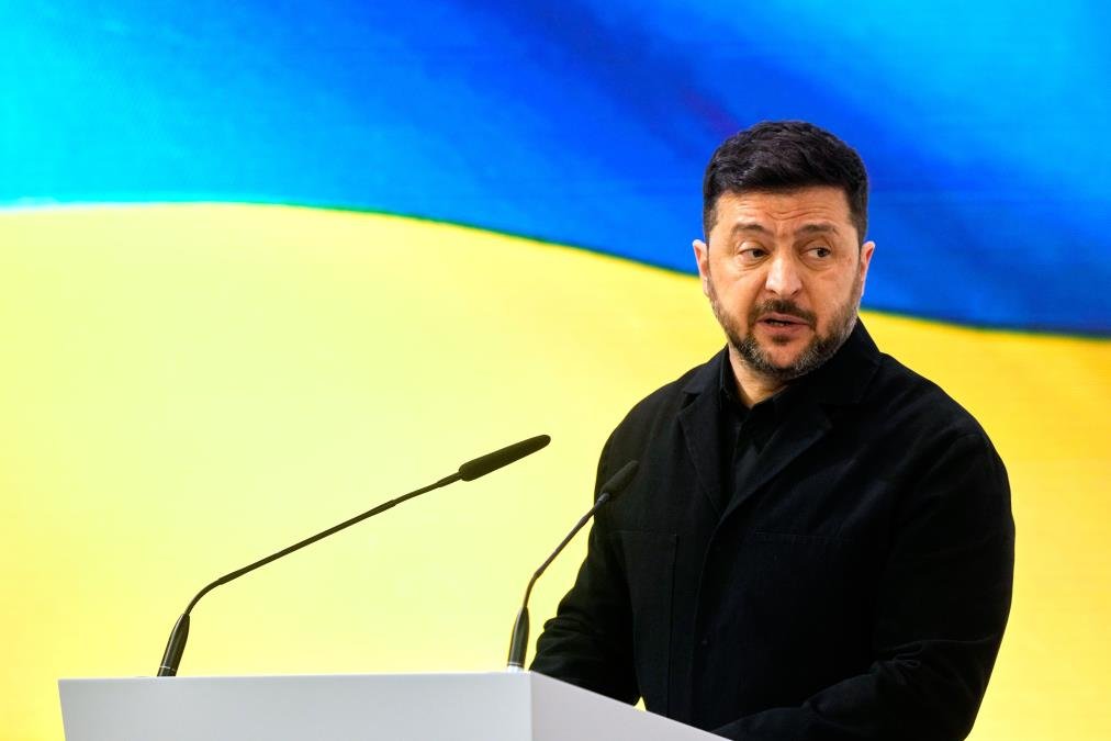 OVO ĆE RAZBESNETI MOSKVU: Zelenski potpisao zakon kojim se ruski uklanja sa liste zaštićenih jezika