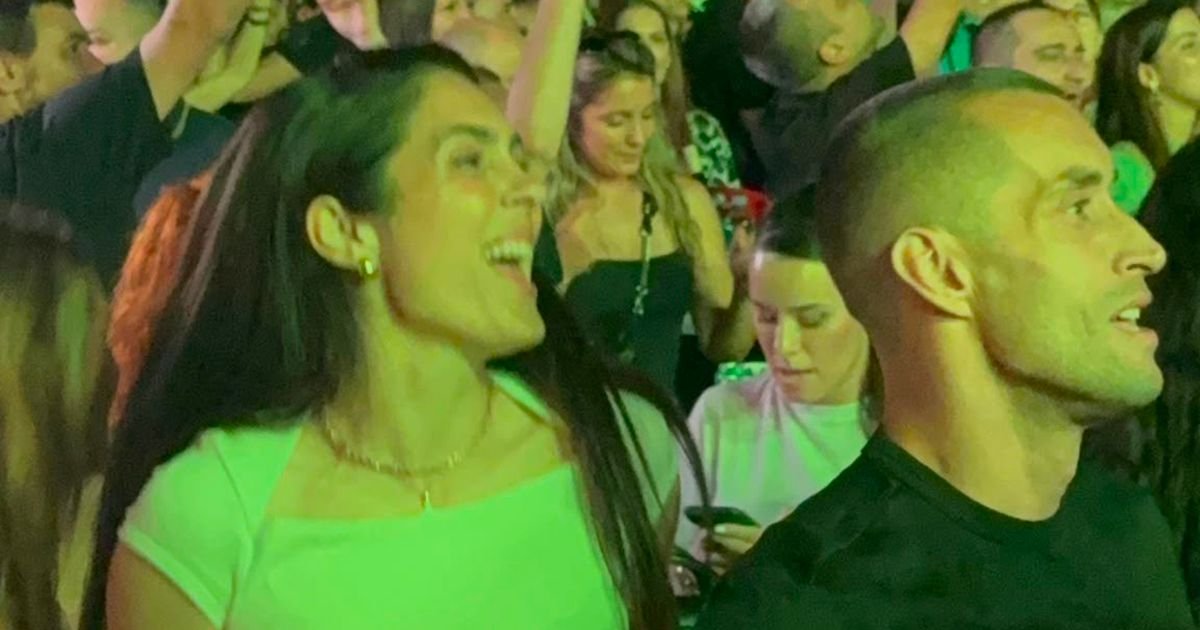 Milica Mandić sa mužem uživa u hitovima devedestih, opustili se kao nikad: Evo koga smo još zatekli u publici