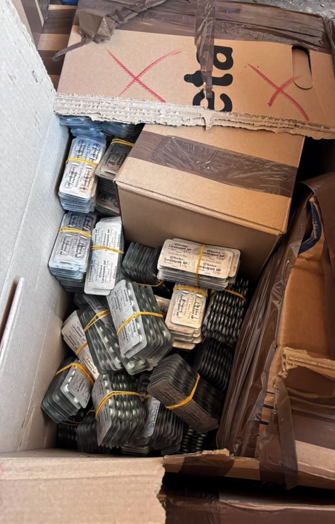 Pao švercer: Policija u stanu osumnjičenog pronašla oko milion tableta i oko 5.000 boksova cigareta