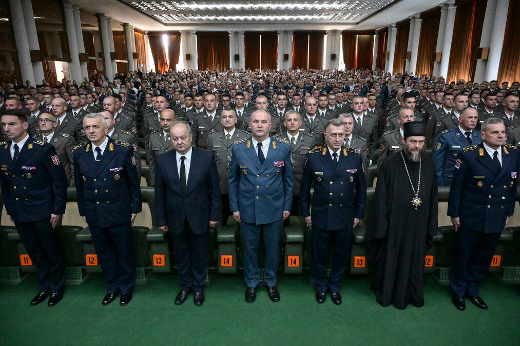 Promovisana nova generacija podoficira Vojske Srbije: "Vojniku predstavljate ne samo starešinu, već i vaspitača, instruktora, organizatora i vođu"