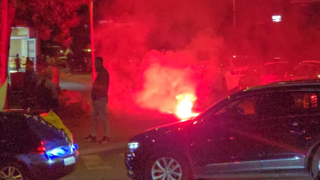 HAOS! ŽESTOK SUKOB NAVIJAČA BOSNE I HRVATSKE: Letele baklje, jedan detalj sprečio krvoproliće (VIDEO)