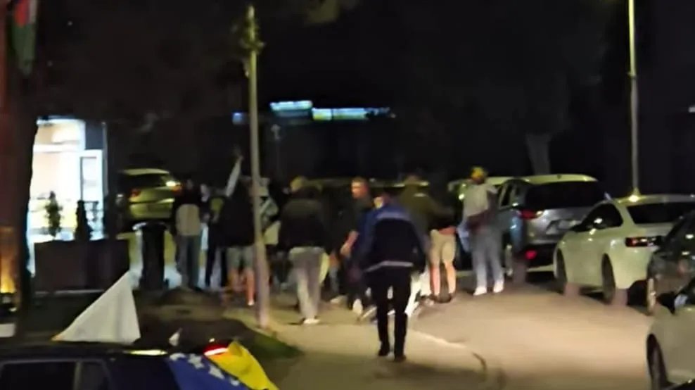 VIDEO Sukob Bosanaca i Hrvata u Travniku, haos posle utakmice BiH na Mundijalu