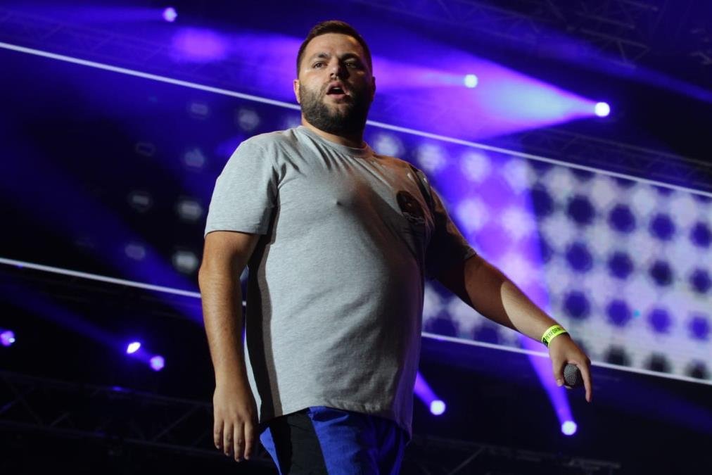 ŽENI SE COBI! Reper pravi svadbu u rodnom Prokuplju: Evo koja pevačica je njegova buduća supruga! Isplivali svi detalji