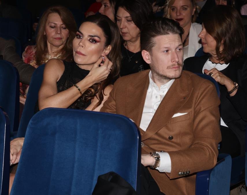 DEJANA ŽIVKOVIĆ REŠILA DA SE RAZVEDE PA SE ISELILA IZ LUKSUZNOG STANA! Muža joj često viđaju u kraju: Komšije sve otkrile: Često su se svađali