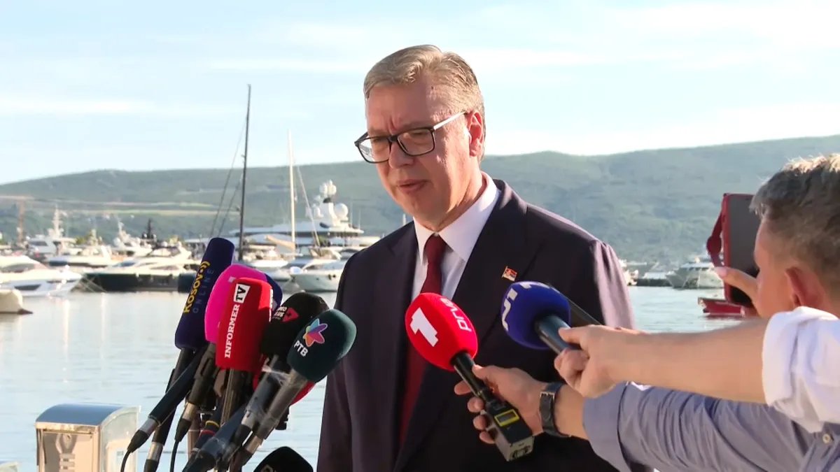 Le Monde: Vučić se oslanja na ultralojaliste kako bi oslabio antikorupcijski pokret