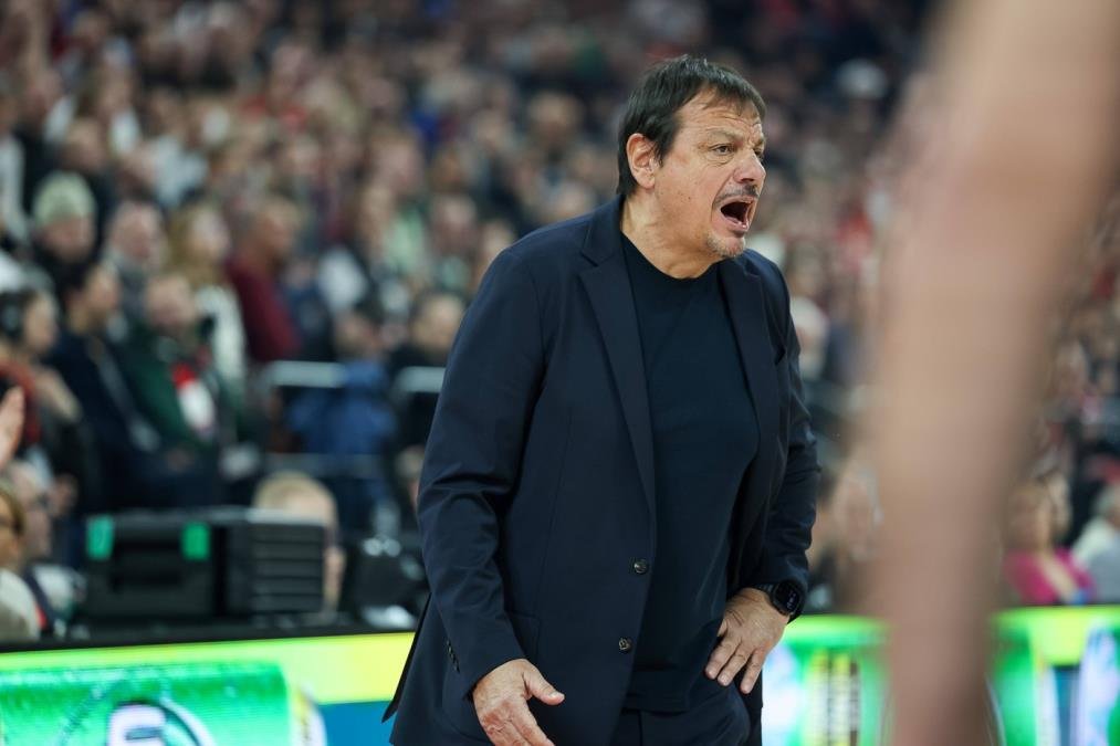 ATAMAN POLUDEO POSLE BOLNOG PORAZA! Ignorisao novinara, pa se vratio: "Šta radi je**ni Tajrik Džons?!"
