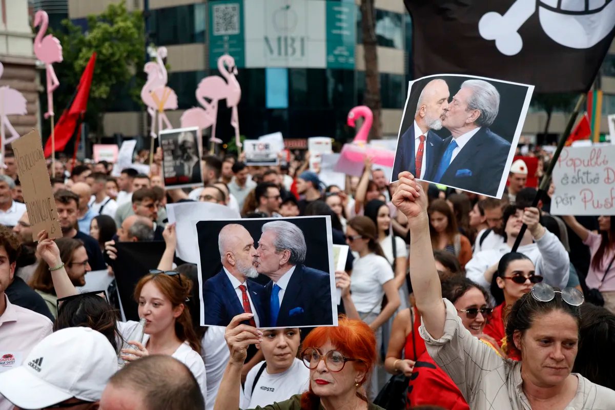 "Flaminog revolucija": Protesti u Tirani već 14 dana zbog Trampovog zeta