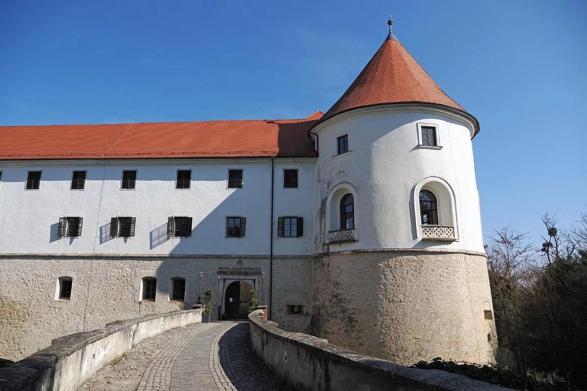 Mnogi iz Srbije prolaze tuda kad idu u Sloveniju, a ne znaju da se pored puta kriju dva dvorca kao iz Diznijevih filmova