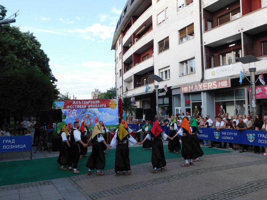 FRULA KOJA OKUPLJA MLADOST I ČUVA TRADICIJU Održan 23. Međunarodni festival folklora "Raspevano proleće" (FOTO)