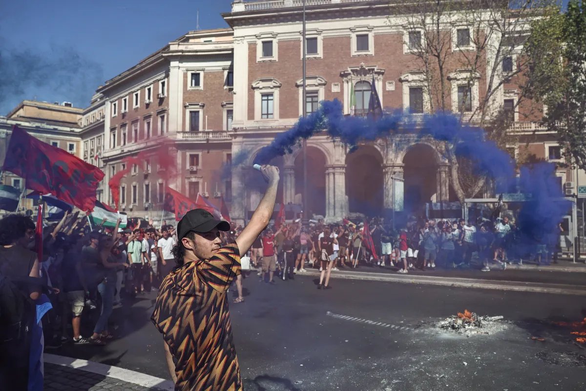 (FOTO) Na ulicama Rima anti i pro-migracione demonstracije