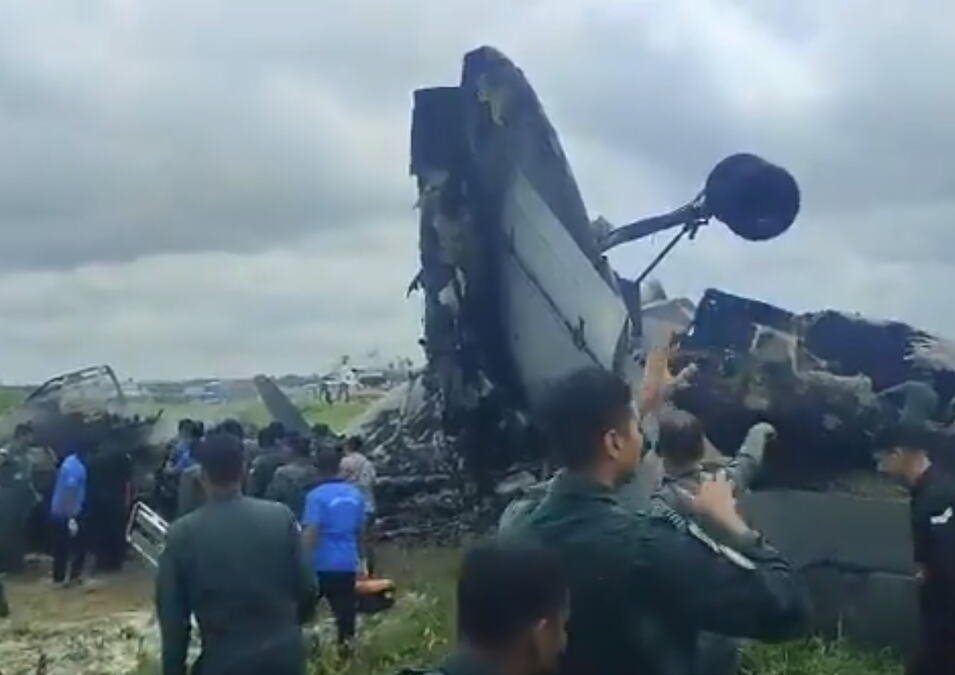 SRUŠIO SE TRANSPORTNI AVION AN-32! Poginulo pet vojnika tokom trenažnog leta! Objavljeni snimci TRAGEDIJE u Indiji! (FOTO/VIDEO)