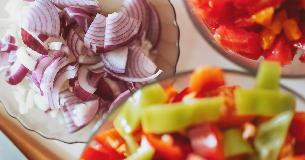 Dva omiljena letnja jela od paprika i paradajza nisu isto: Razlika u receptu je jednostavna, ali važna