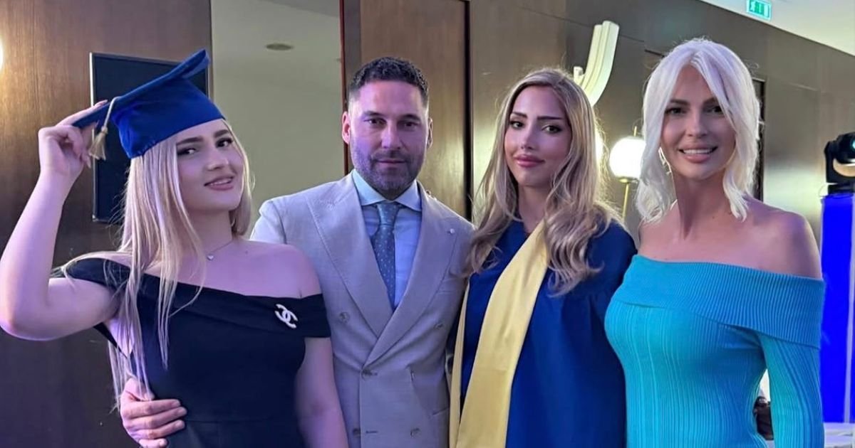 Karleuša i Tošić zagrljeni, ona objavila porodičnu fotografiju: Sinoć su slavili, Jelena objavila i snimak