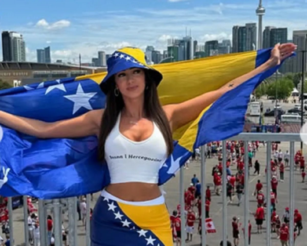 FOTO Misteriozna Bosanka raspametila sve na Mundijalu: Pokazala "tetovaže" BiH i ljiljana, a u pitanju je advokatica koje su se neki iznenada setili
