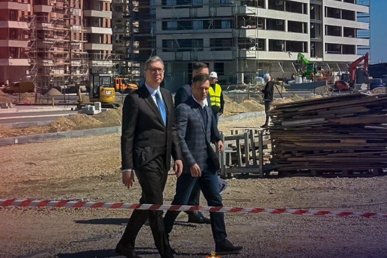 "ZA NAS JE POLITIKA RAD, BORBA I PROGRAM ZA BUDUĆNOST" Predsednik Vučić poslao snažnu poruku: Ideje i programi, a ne noževi i suzavci kao blokaderima (FOTO)