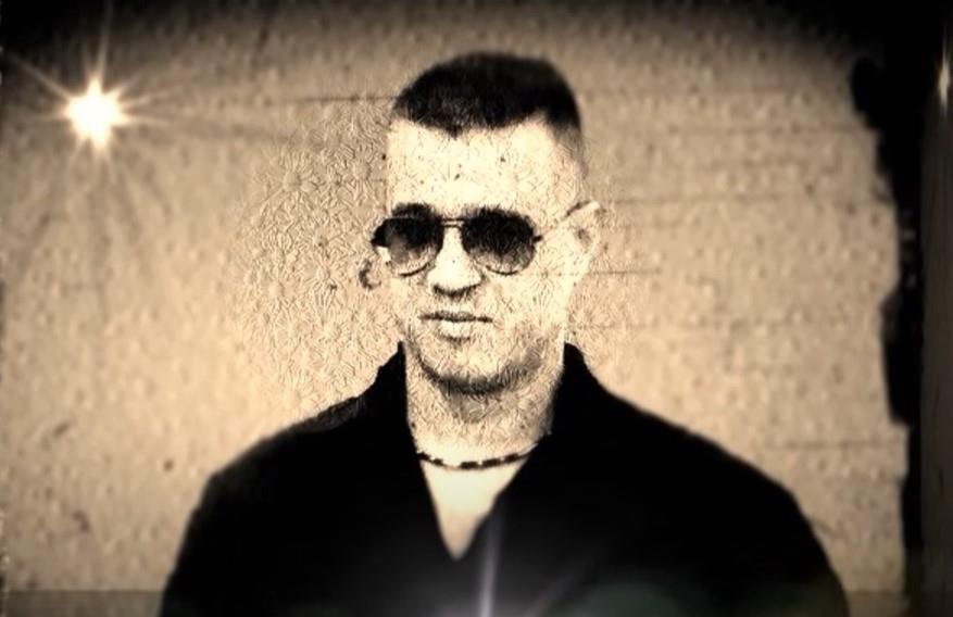 "JU! AL JE DOBRA OVA U TIGRASTOM" Izlazi Voja Škrbić s ribom koja grmi, a onda mu jedan dobacuje... Još se prepričava šta se 90-ih zbilo ispred elitne diskoteke