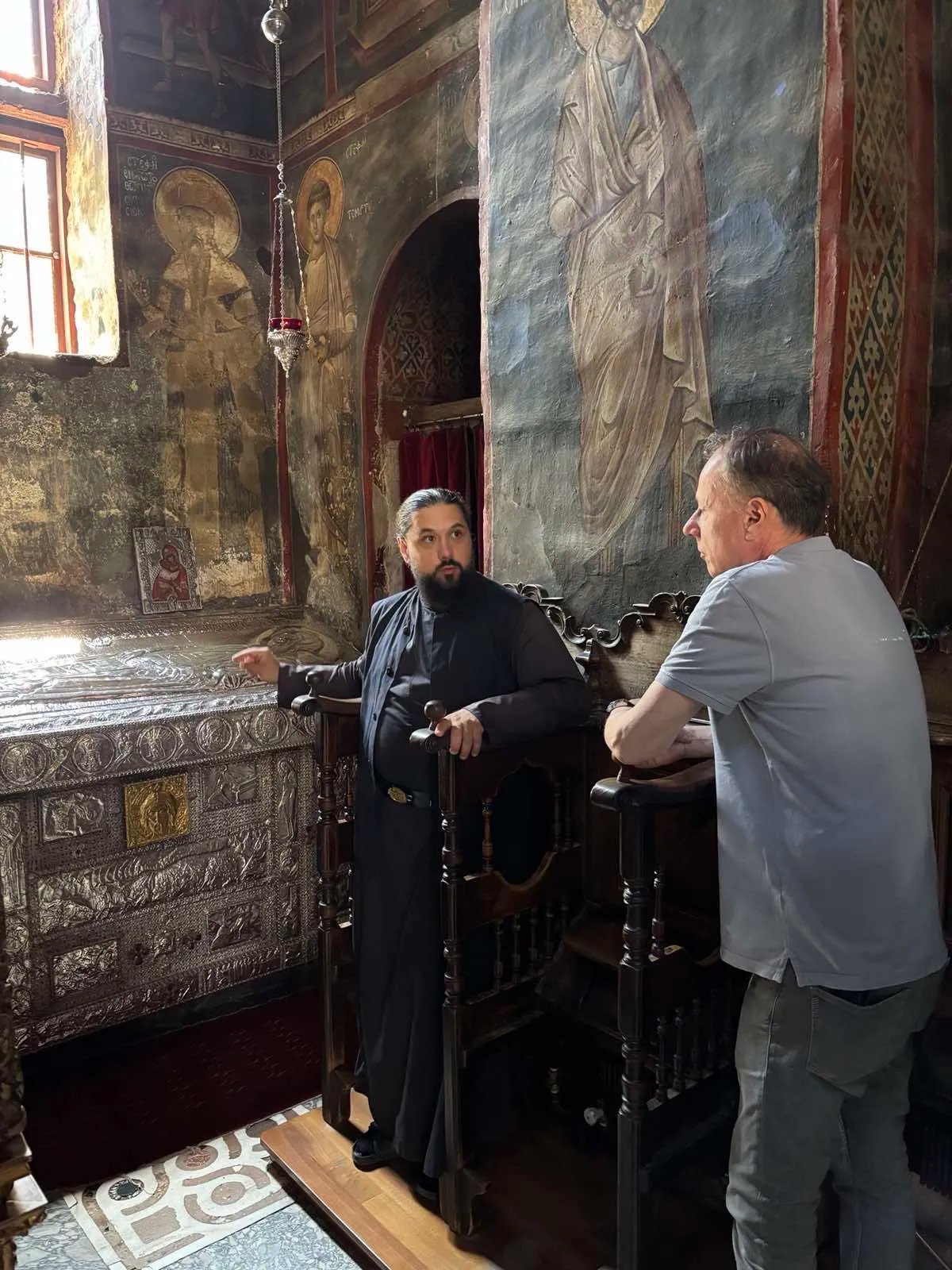 Rektor Vladan Đokić posetio manastir Hilandar, vreme provodio u razgovoru s monasima