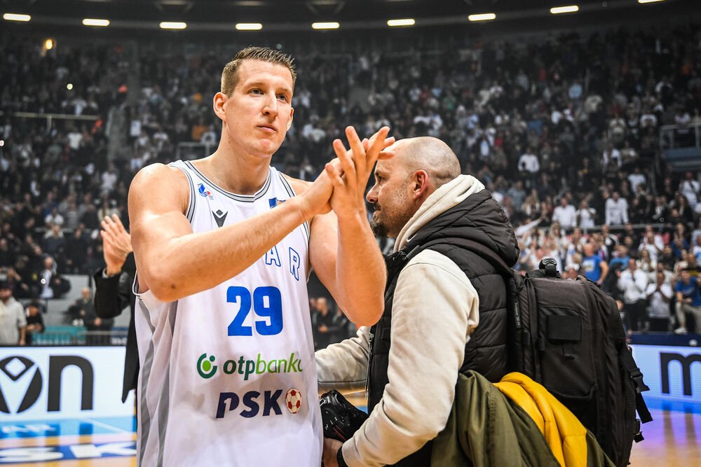 Dvostruki MVP objavio knjigu Adolfa Hitlera, a onda sve hitno obrisao i oglasio se (Foto)